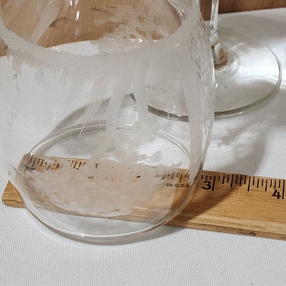 Finely Etched Glass French Provincial Courting Couple Wine Glasses 6" set of 2 - Picture 11 of 11